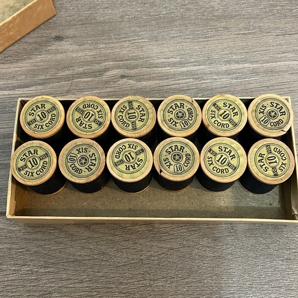 Vintage original box of 12 Black Wooden Spools of Star Six 10 Cord 50 Yards - Picture 3 of 8